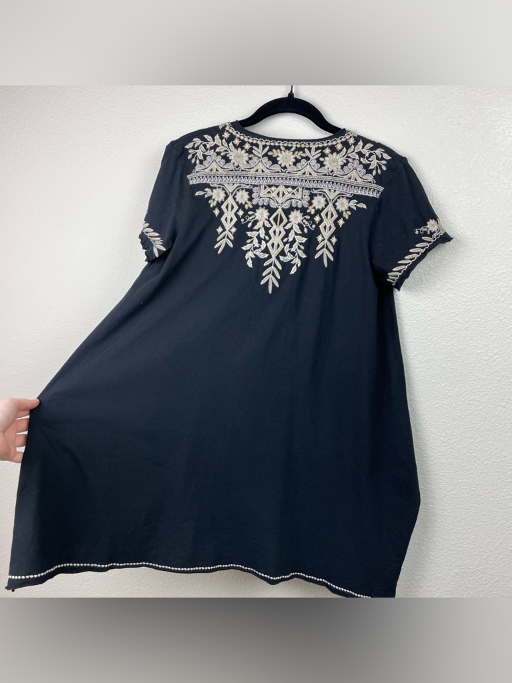 Johnny Was Women's Small Black Short Sleeve Embroidered V-Neck Tunic Top Boho - Picture 15 of 16